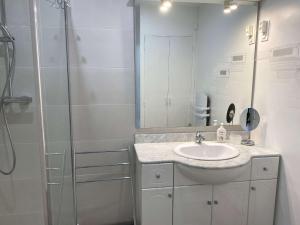 Appartement 3 pièces tout confort avec loggia fermée et équipements modernes, proche des Thermes - FR-1-553-208