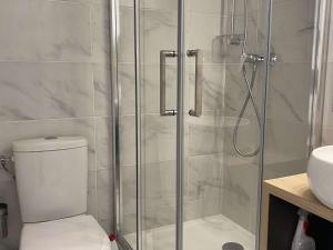 Appartements T1 Mezzanine Climatise avec Parking et Wifi a Balaruc-les-Bains - FR-1-553-215 : photos des chambres