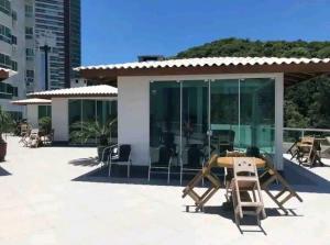 Piscina a beira-mar, tranquilidade e qualidade no melhor de BC