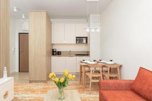 Bel Mare Modern Apartment with Balcony by Renters
