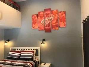 Hockey Themed Room with Wooded Trails - Beulah