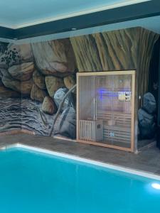 Logement 4 personnes avec piscine intérieure 31 degrés zoo de la FLECHE 24 h du Mans