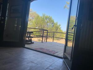 Nueces River Cabins-Elm Cabin