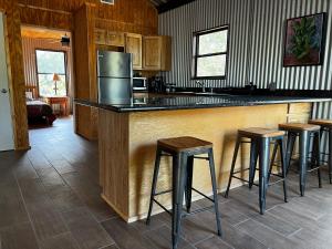 Nueces River Cabins-Elm Cabin