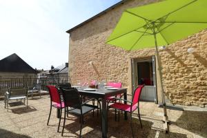 Appartements SPACIOUS FLAT WITH AC & 33M² TERRACE IN SARLAT : photos des chambres