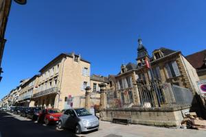 Appartements SPACIOUS FLAT WITH AC & 33M² TERRACE IN SARLAT : photos des chambres