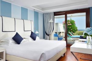 Deluxe Double Room with Sea View room in La Plage Resort