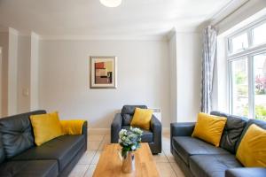 88 - Spacious Townhouse by Shortstays