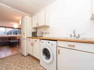 Canal-view flat near Madame Tussauds - Pass the Keys