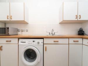 Canal-view flat near Madame Tussauds - Pass the Keys