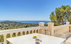 Deluxe villa with seaview in Portals