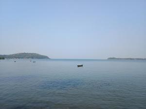 GS Home on the Bay- Super Sea & Garden view Glass studio apartment