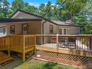 Peaceful house close to city