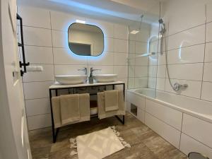 Central & Modern in Trendy Area l HG22