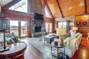 North Georgia Log Home with Long Range Views - Colima