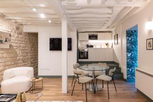 Veeve - A Story in Stone