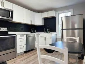 Rotherwood Roost / 2BR/1BA Apartment near UE - Morganfield