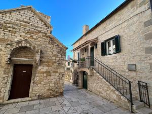 Mikula and Cvita stone house