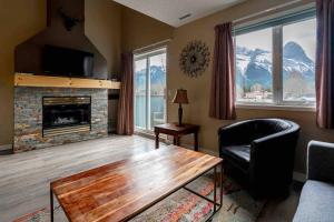 Mountain View 3br Loft Walk To Dt king fireplace