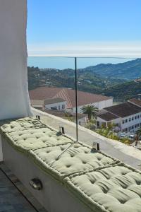 Luxury center Townhouse in Frigiliana with pool and parking HansOnHoliday Rentals