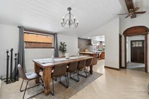 5 Bd Cabin W Private Hot Tub