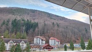 Apartament 3 camere Slanic Moldova. priveliste deosebita! 200m pârtie