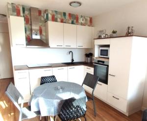 Appartements Appartement 3 etoiles, 2 chambres , cuisine amenagee, terrasse, face a la chaine des Pyrenees : photos des chambres