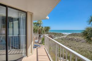Oceanfront Oasis: Endless Ocean Views & Luxury Amenities Minutes to Attractions