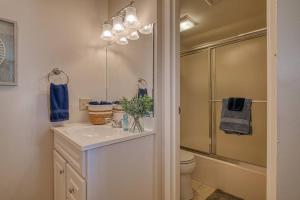 Oceanfront Oasis: Endless Ocean Views & Luxury Amenities Minutes to Attractions