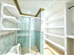 Casa de Lujo en Condominio Privado por habitaciones