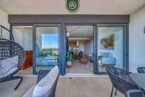 Apt with Private Balcony - Beach Access