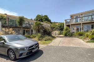 Cornish Beach Retreat - 10 Min Walk to Beach!