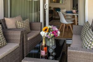Cornish Beach Retreat - 10 Min Walk to Beach!