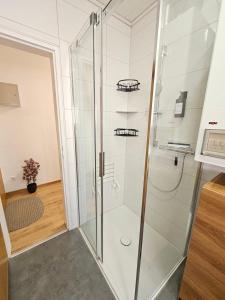 Fewo Honey, ganze Ferienwohnung mit 3 Schlafzimmern, Waschmaschine,Businesswohnung, Monteurzimmer
