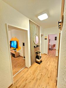 Fewo Honey, ganze Ferienwohnung mit 3 Schlafzimmern, Waschmaschine,Businesswohnung, Monteurzimmer