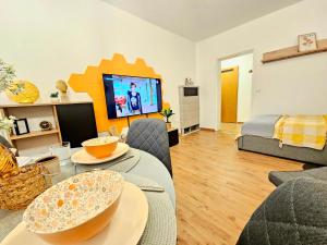 Fewo Honey, ganze Ferienwohnung mit 3 Schlafzimmern, Waschmaschine,Businesswohnung, Monteurzimmer