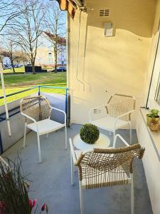 Fewo Honey, ganze Ferienwohnung mit 3 Schlafzimmern, Waschmaschine,Businesswohnung, Monteurzimmer