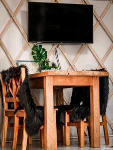 Aloha Glamp - Całoroczny glamping nad rzeką z prywatną balią - Stok narciarski, góry, lasy, sauna