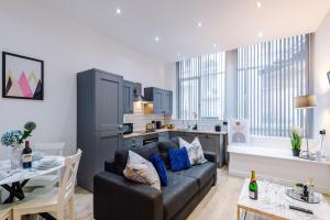 Modern 2-Bedroom Apt In the Heart of City Centre
