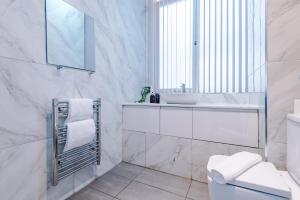 Modern 2-Bedroom Apt In the Heart of City Centre