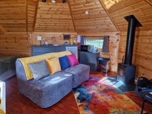 The Hive - Unique log cabin with wood burning stove