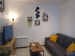 Super F2 à 5mn aéroport dOrly parking privé gratuit