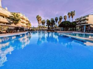 VilaDplaza by JohnVillas