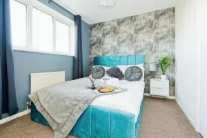 Canterbury home with driveway suitable for vans - Sturry