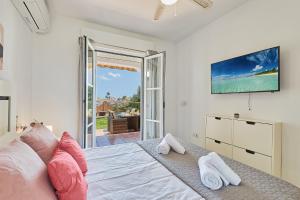 Faro IV Sunday, Garden, BBQ, Sea Views and Pet Friendly Mijas Costa & Fuengirola