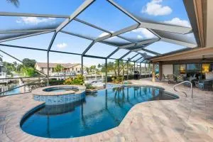 Luxurious Beachside Oasis with Infinity Pool on Marco Island - Rookery Island