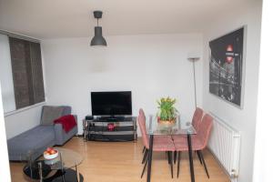 Bright and Spacious One Bedroom Apparment, Free Parking