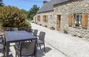 2 Bedroom Amazing Home In Ploudalmézeau - Porspoder