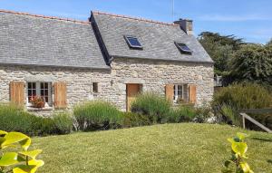 2 Bedroom Amazing Home In Ploudalmézeau