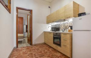 1 Bedroom Lovely Apartment In Chiaramonte Gulfi